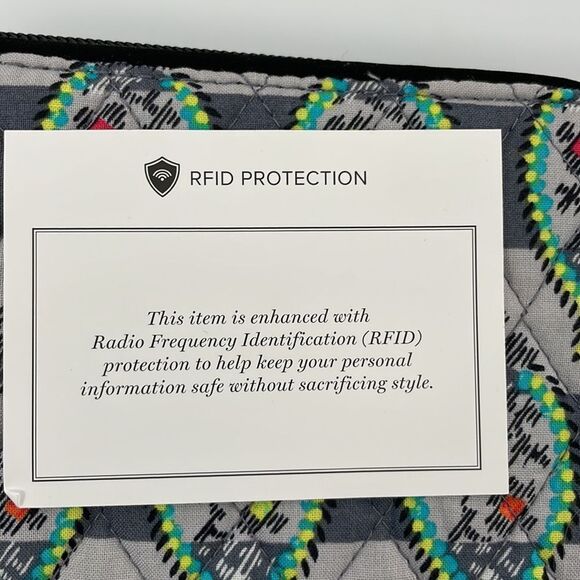 Vera Bradley RFID Grab and Go Wallet/Wristlet in Pattern Paisley Stripe. - Picture 8 of 10